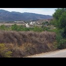 Rechts die vierspurige Autobahn, links die alte Straße, auf der wir fahren durften